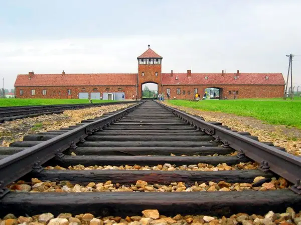 Rampa kolejowa w obozie Auschwitz-Birkenau